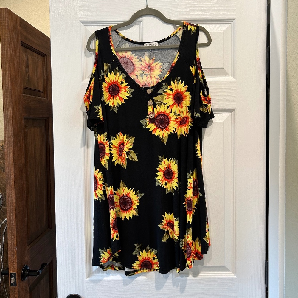 NWOT Larace Sunflower Cold Shoulder Tunic 1X